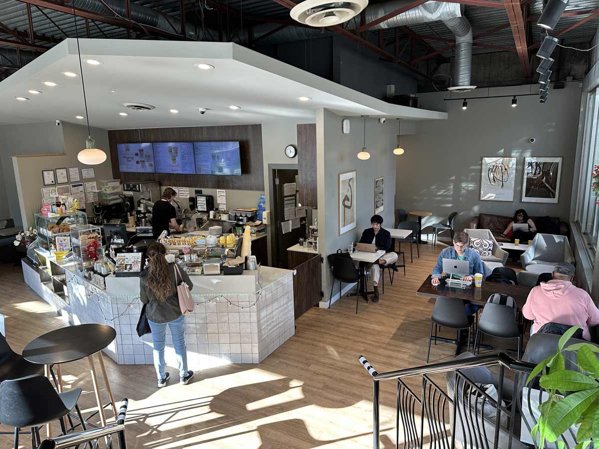 Cozy Work-Friendly Cafe Vibe.