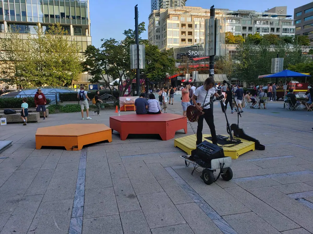 Robson Street Vancouver (Sights & Highlights)