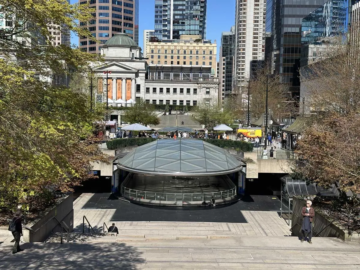 Robson Street Vancouver (Sights & Highlights)