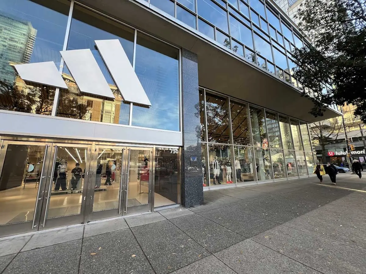 What Famous Brands Are on Robson Street, Vancouver?