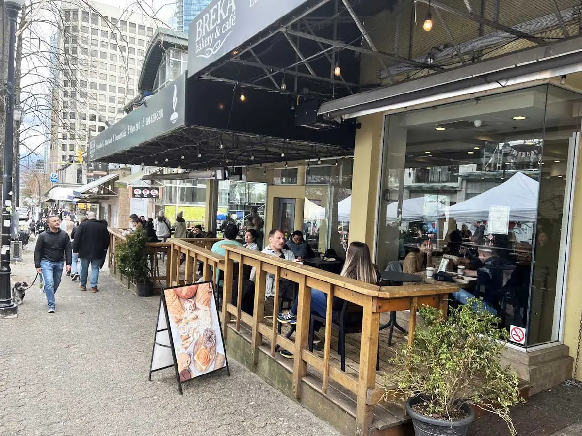 What Famous Brands Are on Robson Street, Vancouver?
