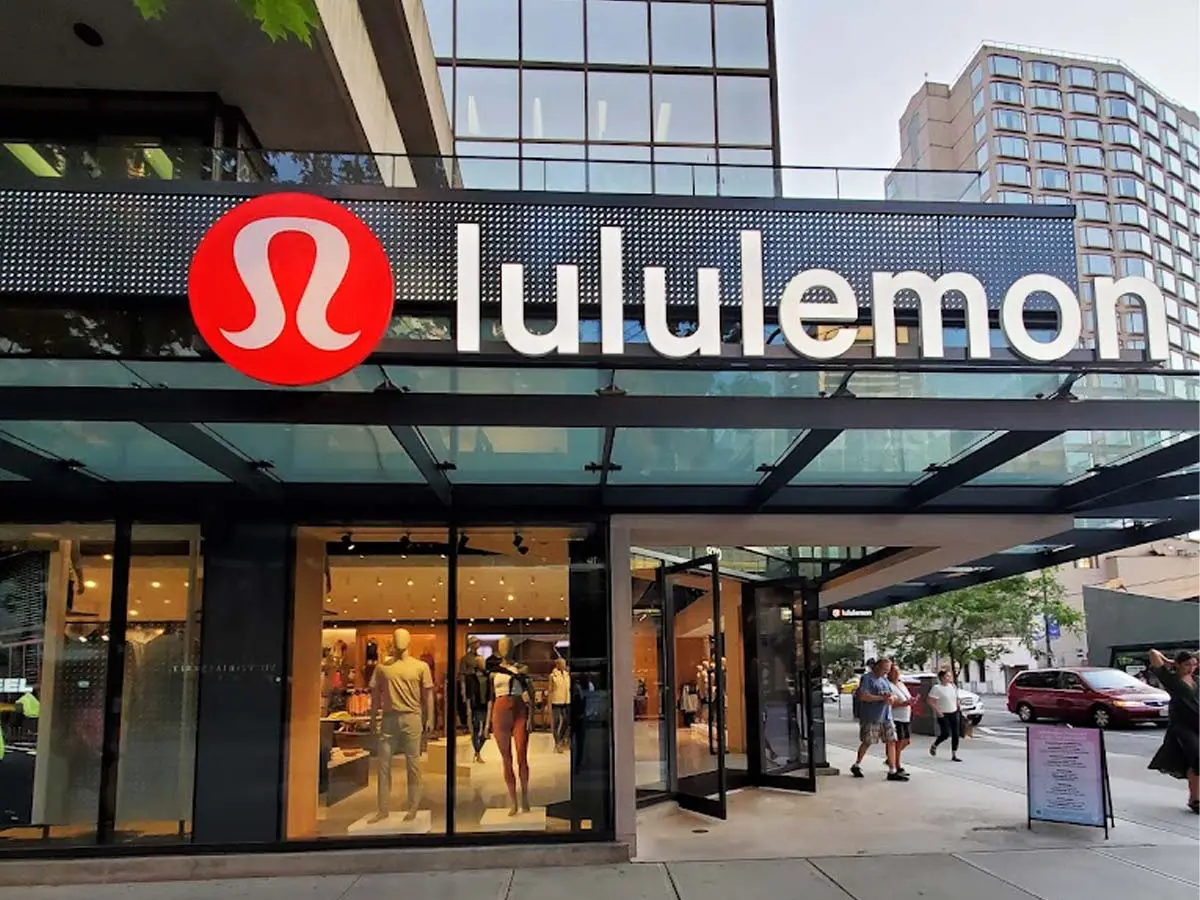 What Famous Brands Are on Robson Street, Vancouver?